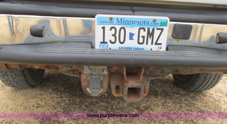 image for item I2517 2004 GMC Yukon SLT SUV