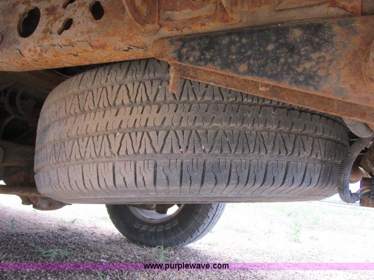 image for item I2517 2004 GMC Yukon SLT SUV