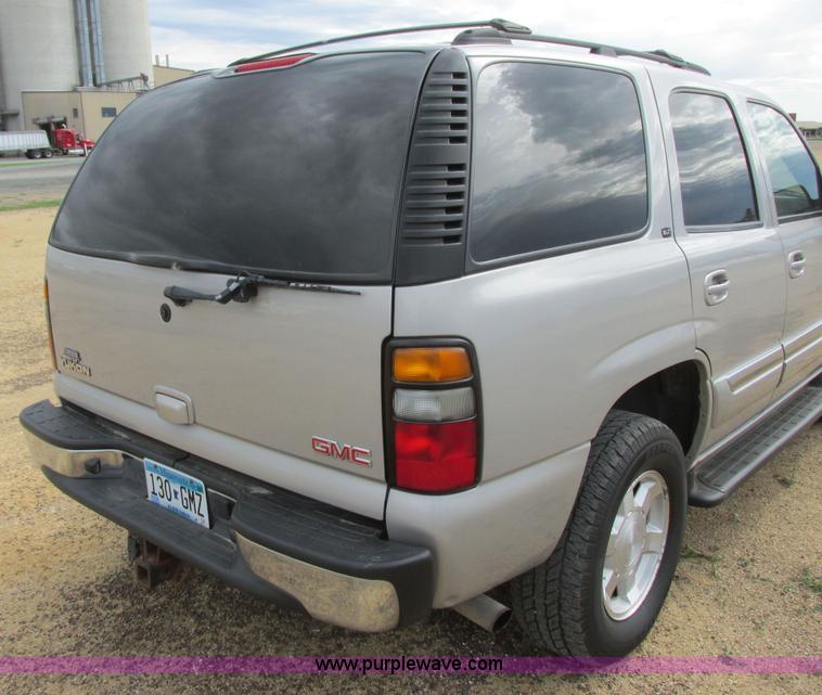 image for item I2517 2004 GMC Yukon SLT SUV