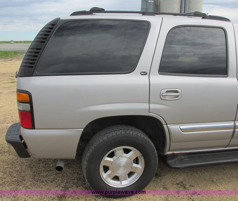 image for item I2517 2004 GMC Yukon SLT SUV