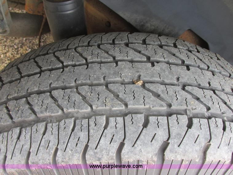 image for item I2517 2004 GMC Yukon SLT SUV