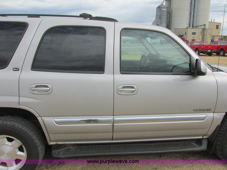 image for item I2517 2004 GMC Yukon SLT SUV