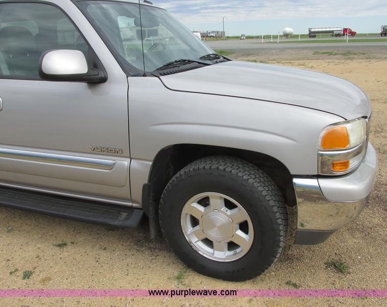 image for item I2517 2004 GMC Yukon SLT SUV