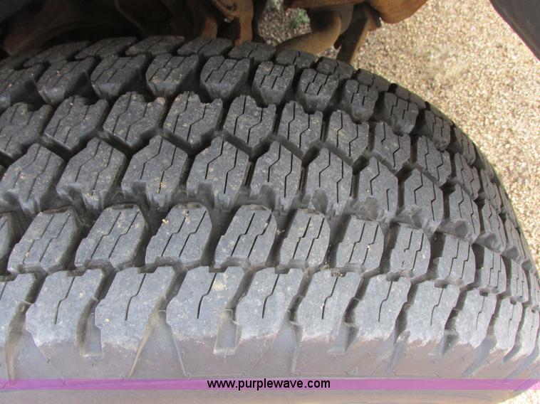 image for item I2517 2004 GMC Yukon SLT SUV