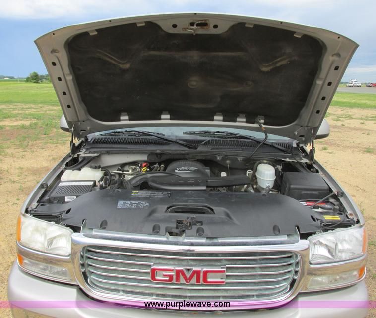 image for item I2517 2004 GMC Yukon SLT SUV