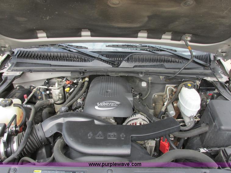 image for item I2517 2004 GMC Yukon SLT SUV