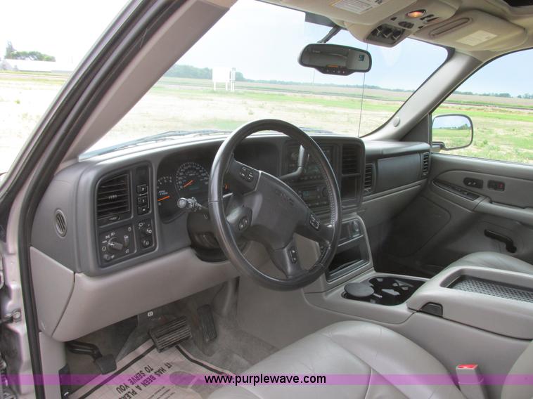 image for item I2517 2004 GMC Yukon SLT SUV