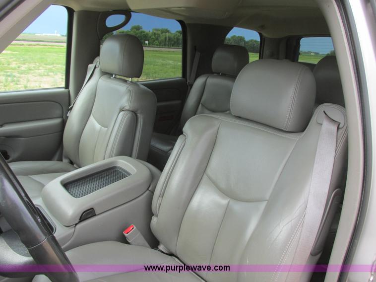 image for item I2517 2004 GMC Yukon SLT SUV