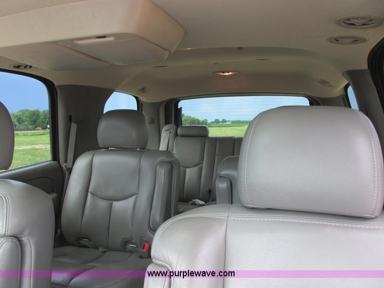 image for item I2517 2004 GMC Yukon SLT SUV