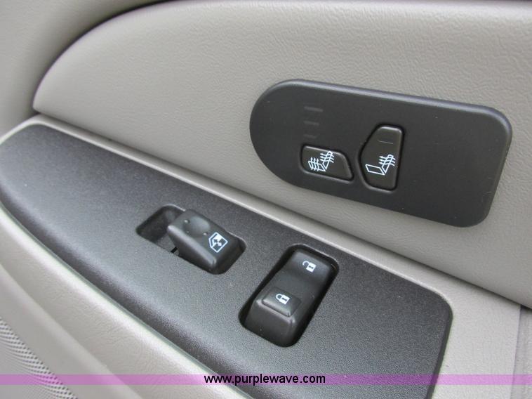 image for item I2517 2004 GMC Yukon SLT SUV