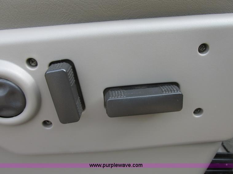 image for item I2517 2004 GMC Yukon SLT SUV