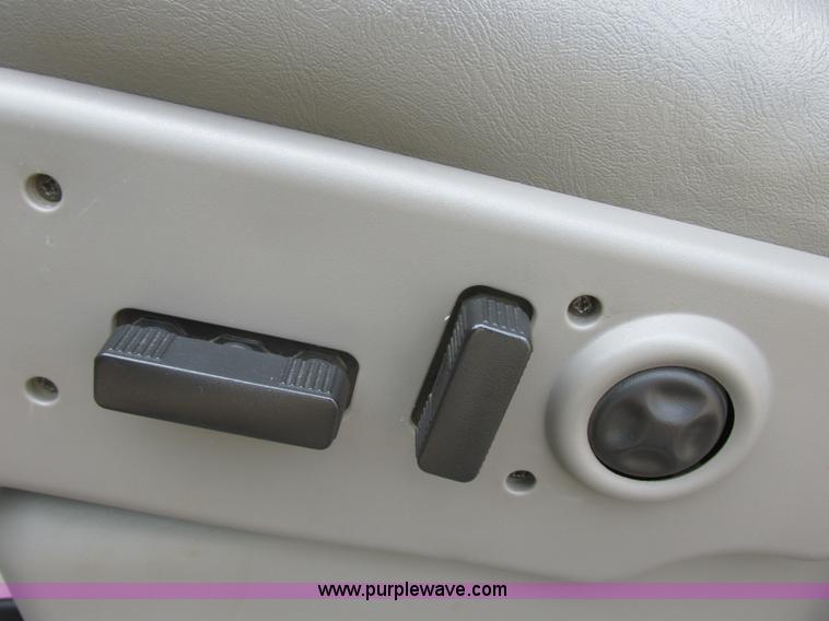 image for item I2517 2004 GMC Yukon SLT SUV