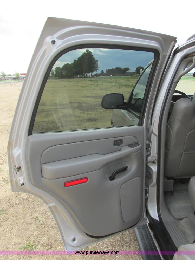 image for item I2517 2004 GMC Yukon SLT SUV