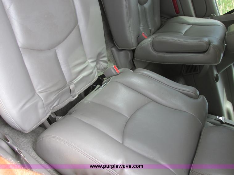 image for item I2517 2004 GMC Yukon SLT SUV