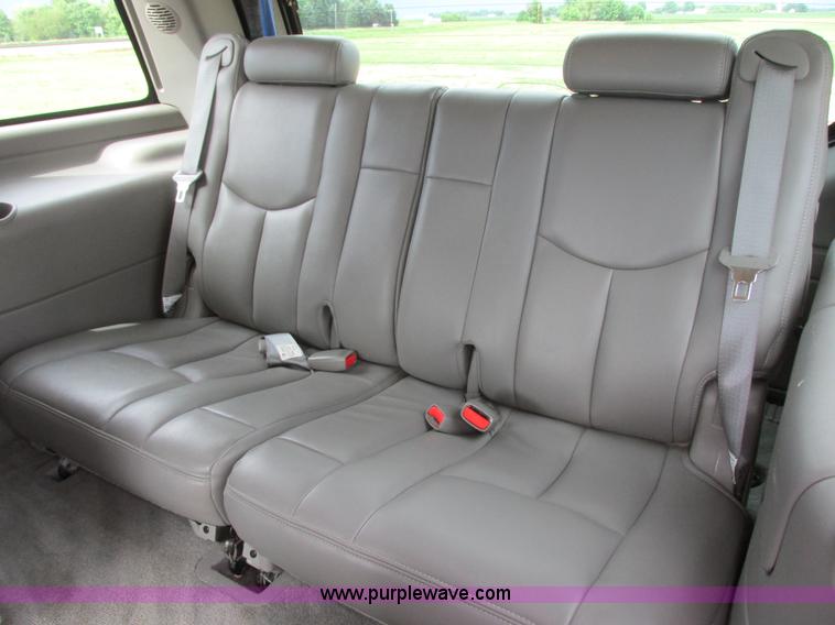 image for item I2517 2004 GMC Yukon SLT SUV