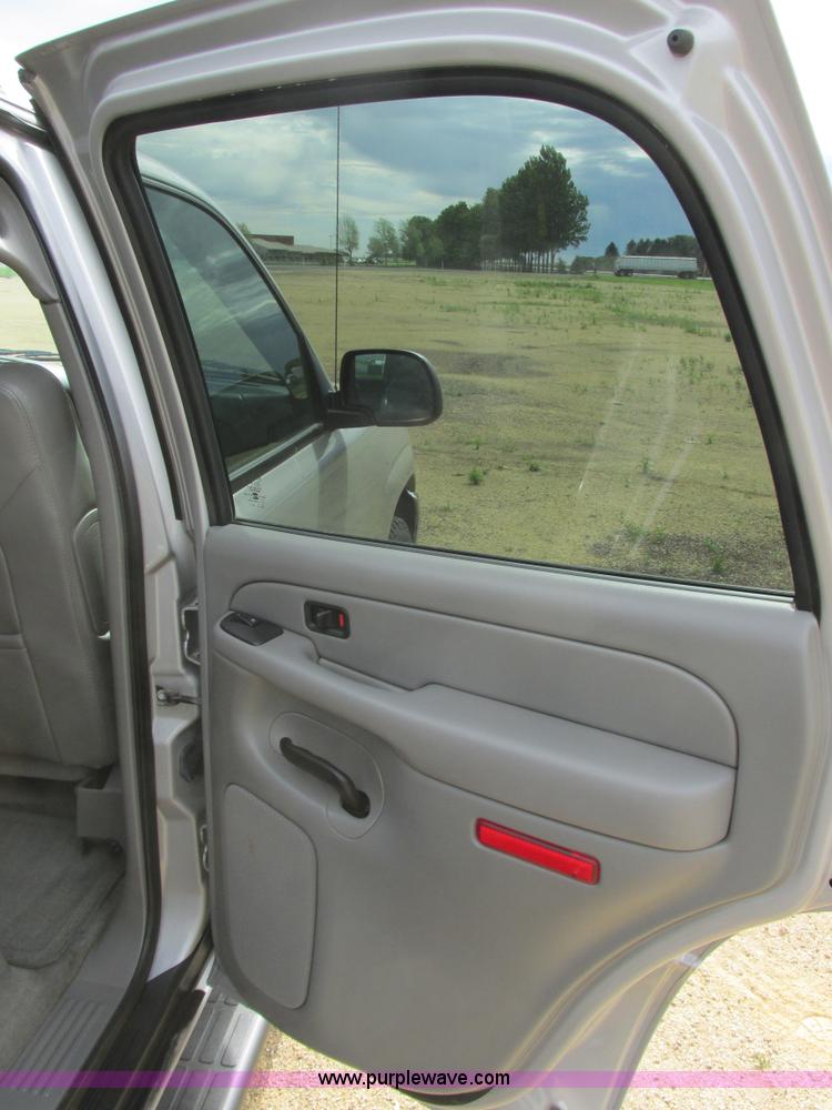 image for item I2517 2004 GMC Yukon SLT SUV