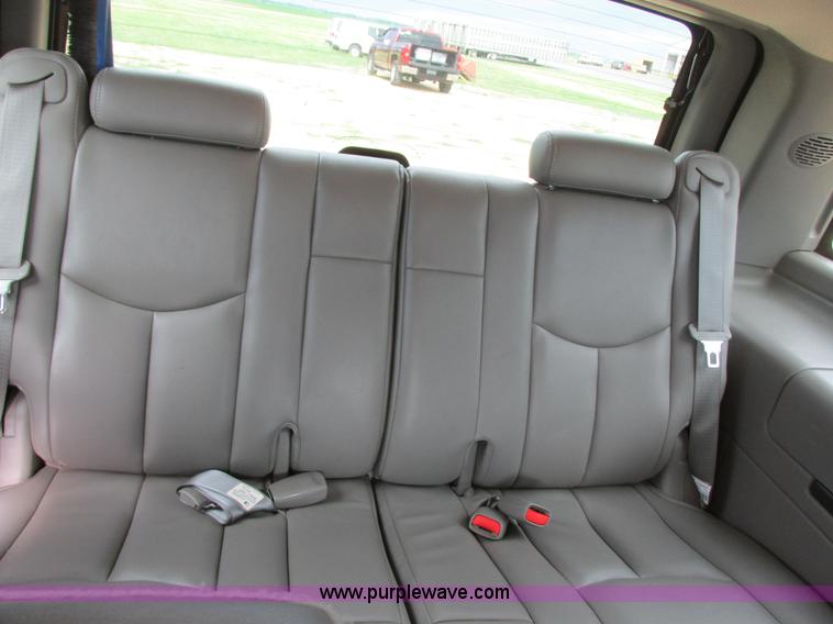 image for item I2517 2004 GMC Yukon SLT SUV