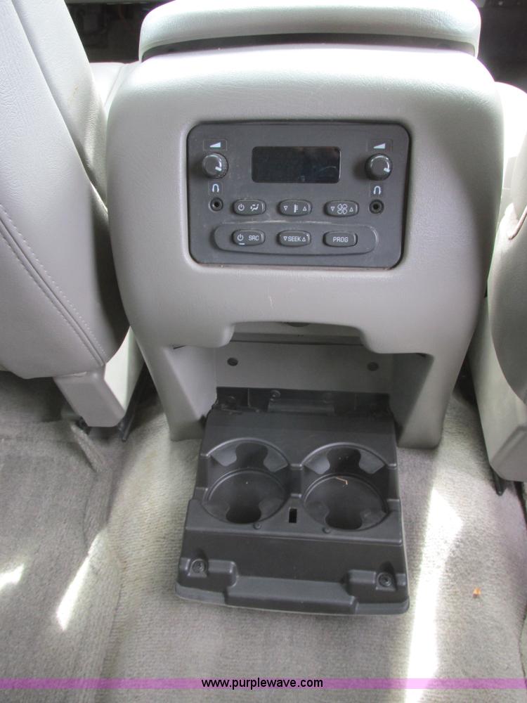 image for item I2517 2004 GMC Yukon SLT SUV