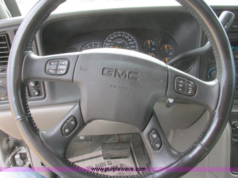 image for item I2517 2004 GMC Yukon SLT SUV
