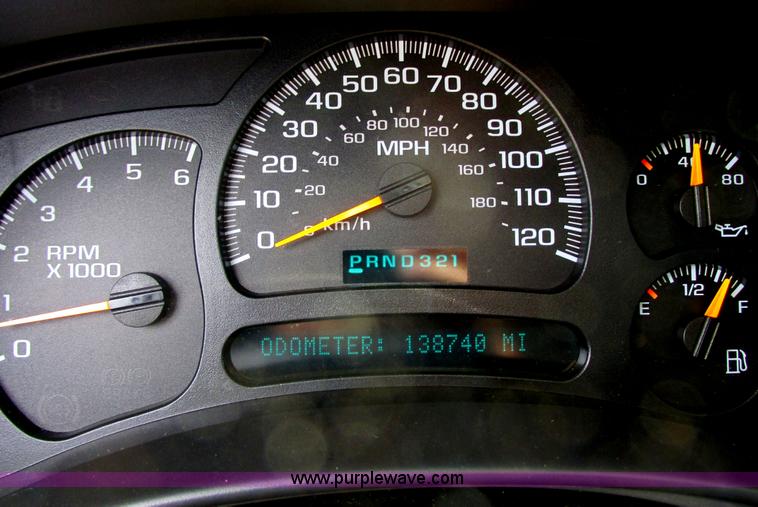 image for item I2517 2004 GMC Yukon SLT SUV