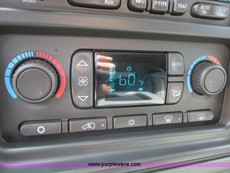 image for item I2517 2004 GMC Yukon SLT SUV