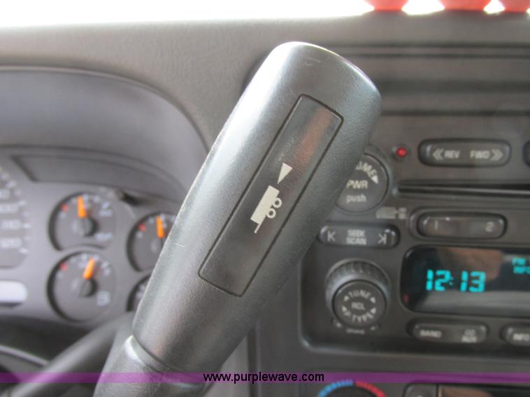 image for item I2517 2004 GMC Yukon SLT SUV