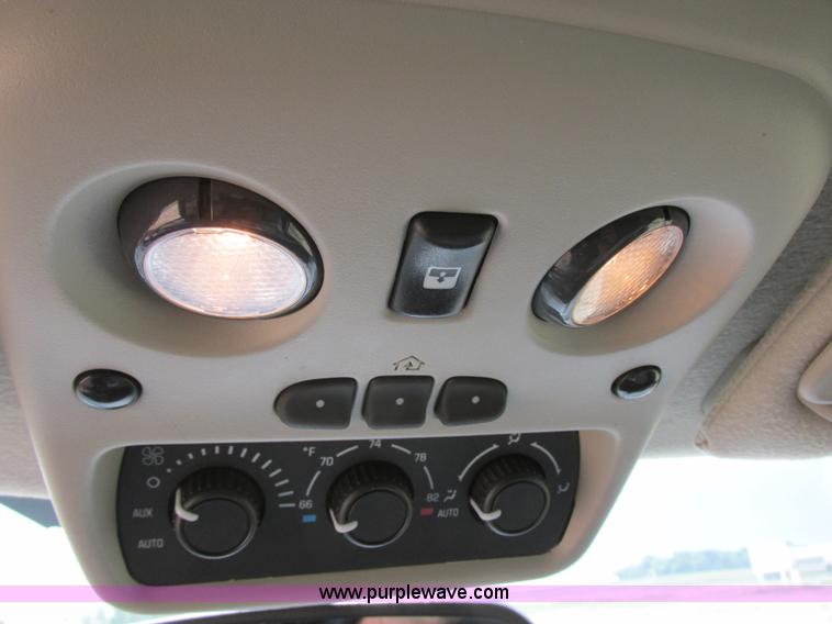 image for item I2517 2004 GMC Yukon SLT SUV