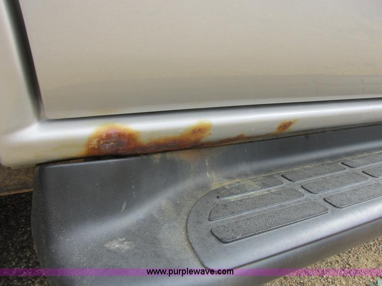 image for item I2517 2004 GMC Yukon SLT SUV