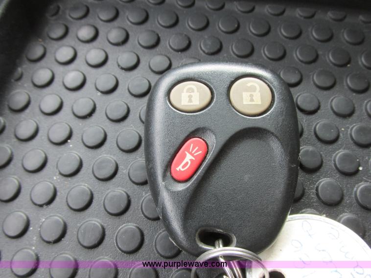 image for item I2517 2004 GMC Yukon SLT SUV