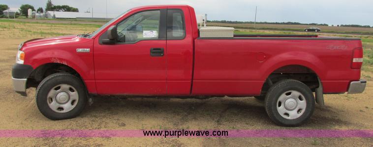 image for item I2521 2005 Ford F150 XL pickup truck