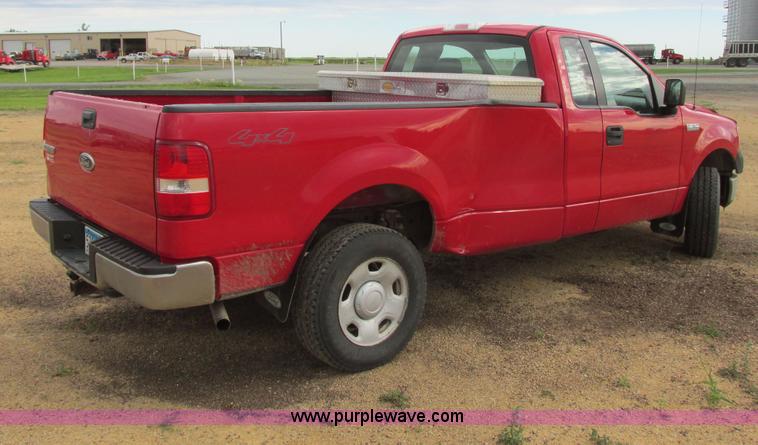 image for item I2521 2005 Ford F150 XL pickup truck