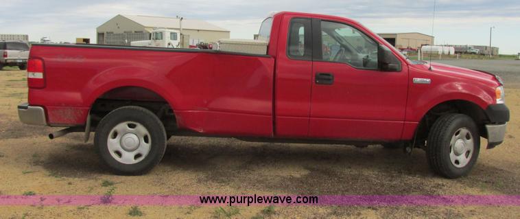 image for item I2521 2005 Ford F150 XL pickup truck