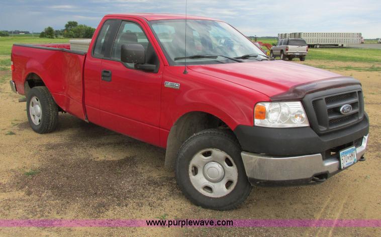 image for item I2521 2005 Ford F150 XL pickup truck