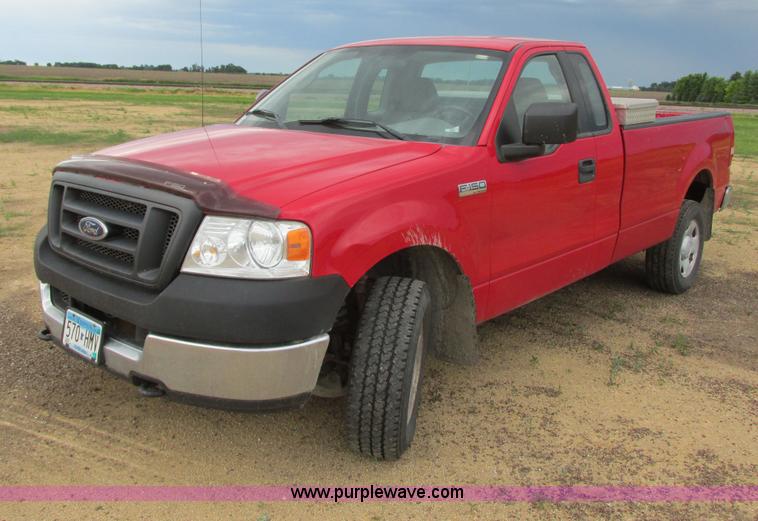 image for item I2521 2005 Ford F150 XL pickup truck