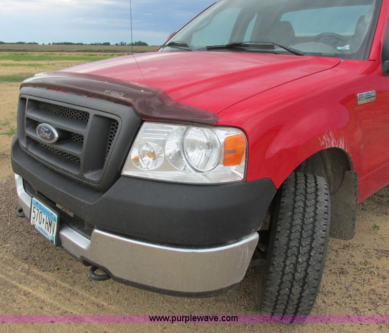 image for item I2521 2005 Ford F150 XL pickup truck