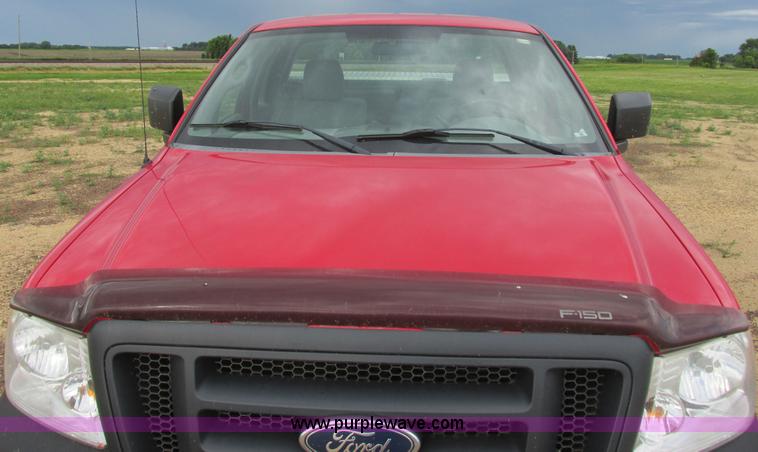 image for item I2521 2005 Ford F150 XL pickup truck