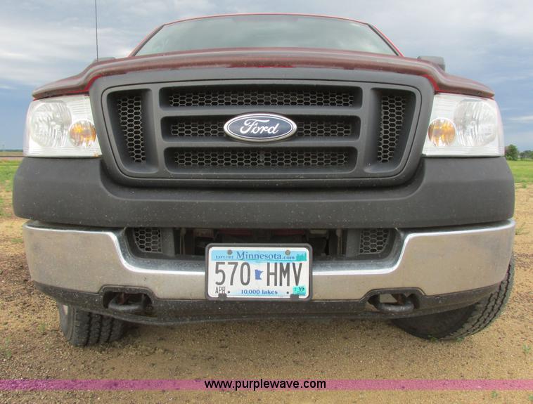 image for item I2521 2005 Ford F150 XL pickup truck