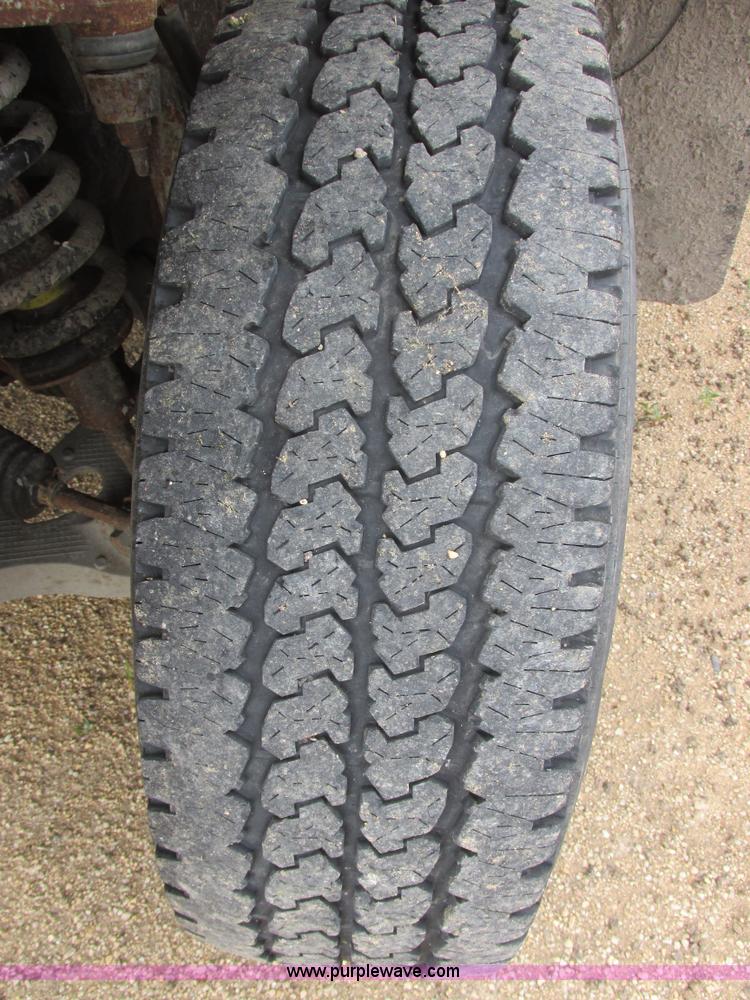 image for item I2521 2005 Ford F150 XL pickup truck