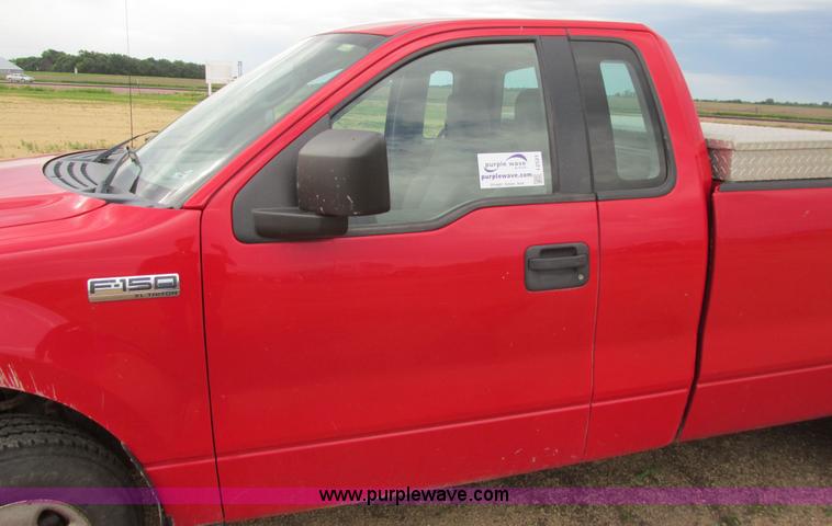 image for item I2521 2005 Ford F150 XL pickup truck