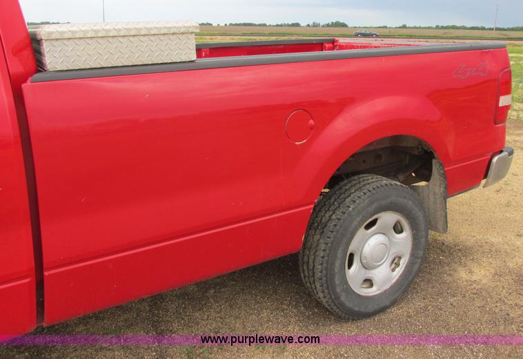 image for item I2521 2005 Ford F150 XL pickup truck