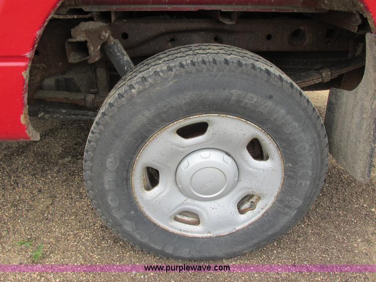 image for item I2521 2005 Ford F150 XL pickup truck