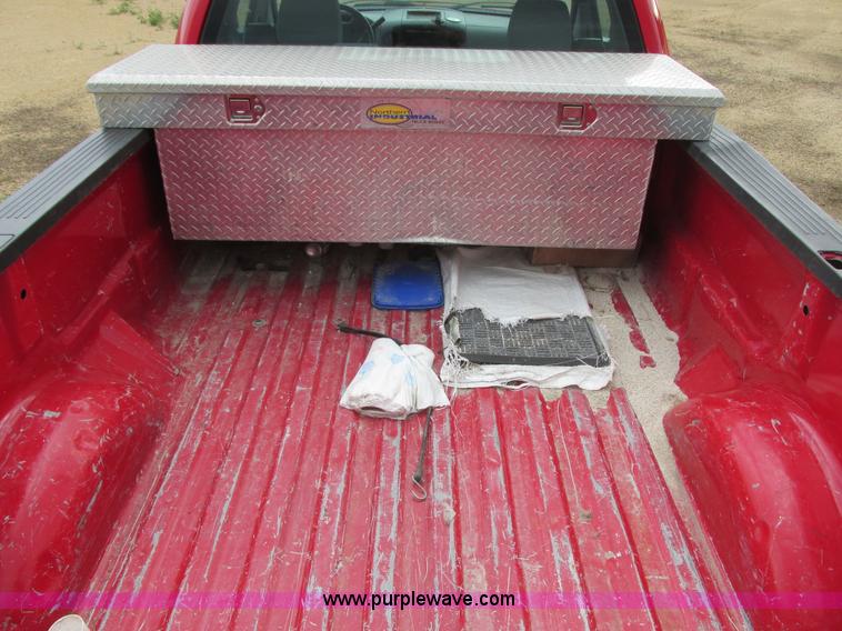 image for item I2521 2005 Ford F150 XL pickup truck