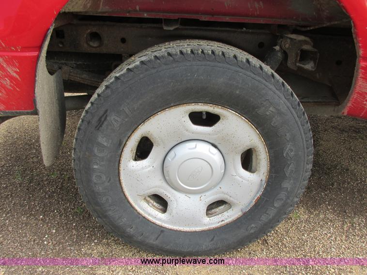 image for item I2521 2005 Ford F150 XL pickup truck