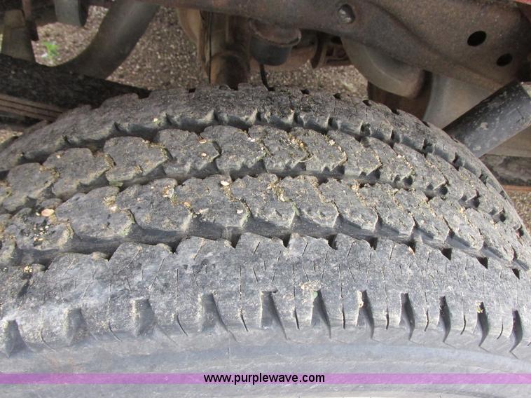 image for item I2521 2005 Ford F150 XL pickup truck