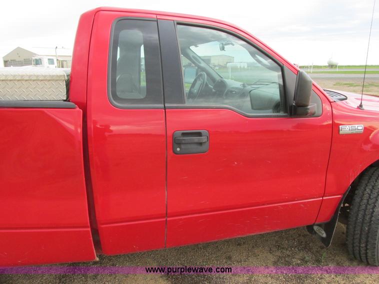 image for item I2521 2005 Ford F150 XL pickup truck