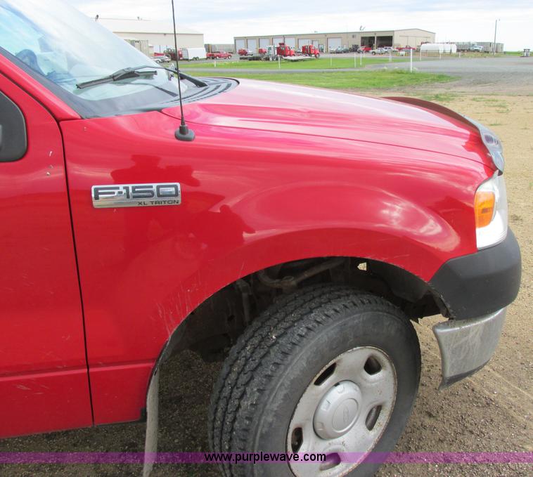 image for item I2521 2005 Ford F150 XL pickup truck