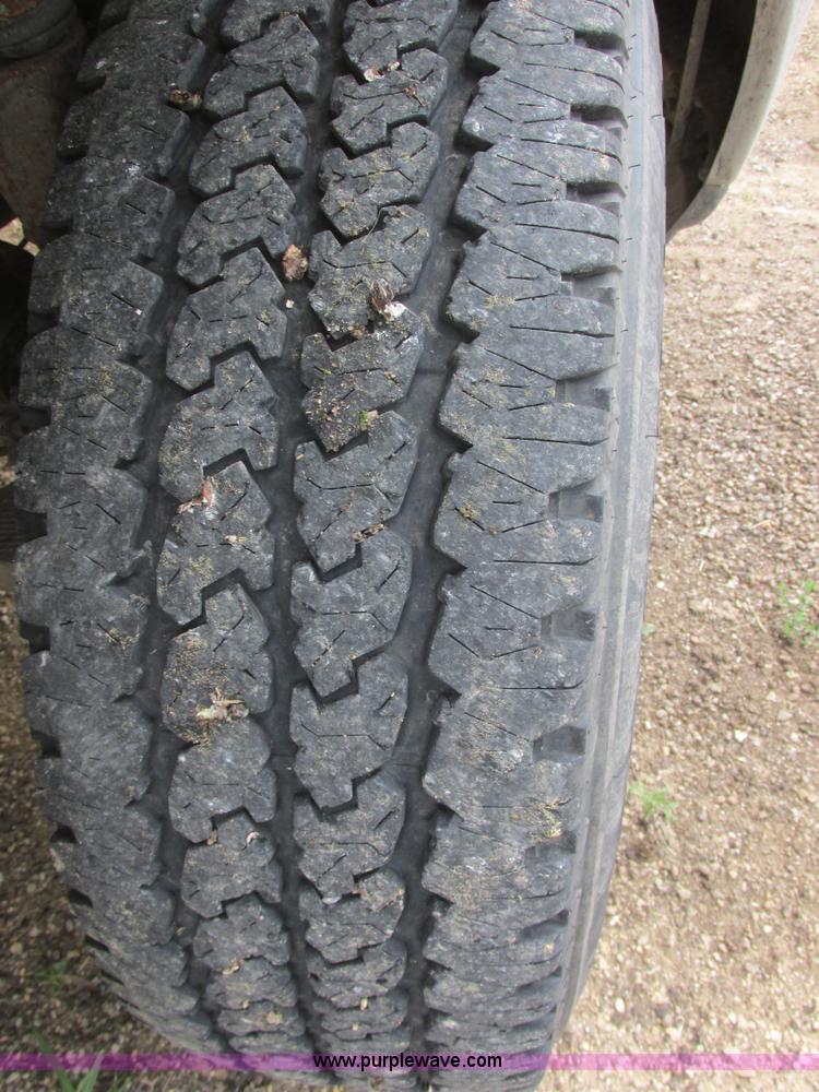 image for item I2521 2005 Ford F150 XL pickup truck