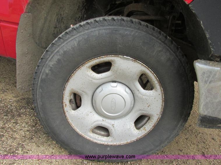 image for item I2521 2005 Ford F150 XL pickup truck