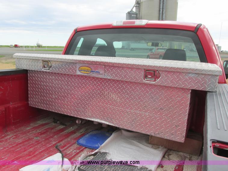 image for item I2521 2005 Ford F150 XL pickup truck