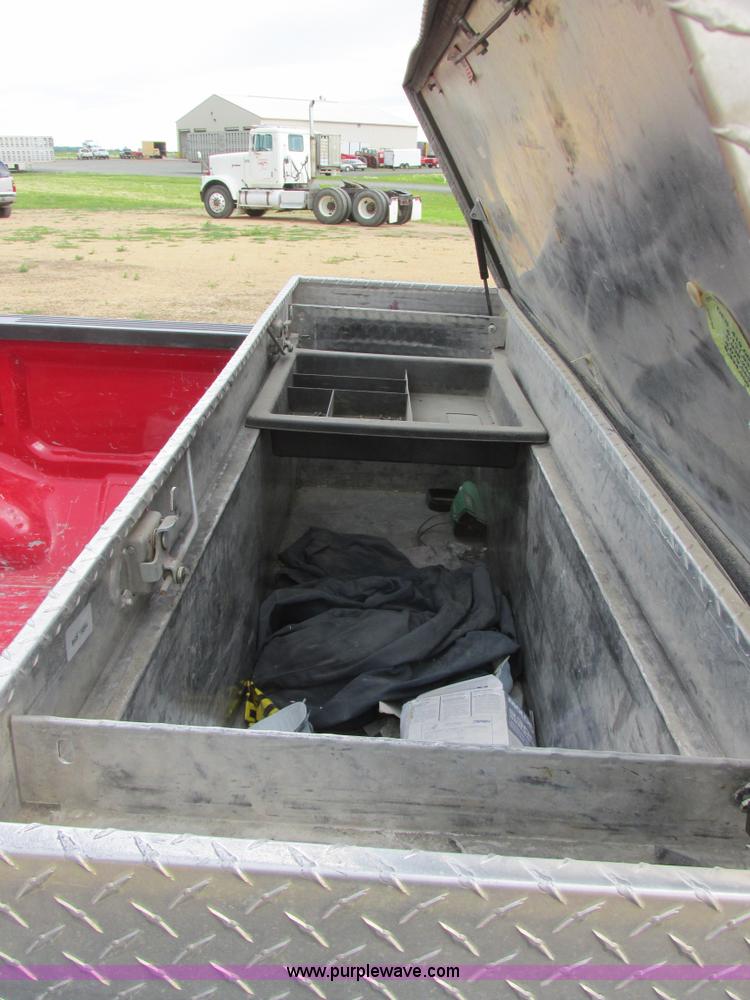 image for item I2521 2005 Ford F150 XL pickup truck